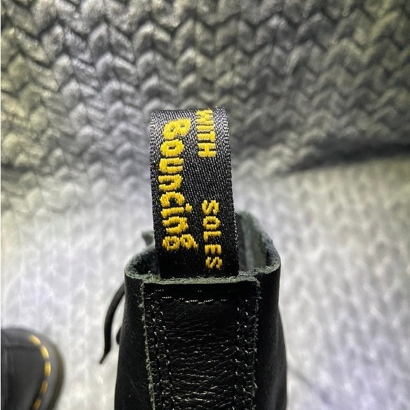 Doc Martens size 7 womens - Picture 4 of 6
